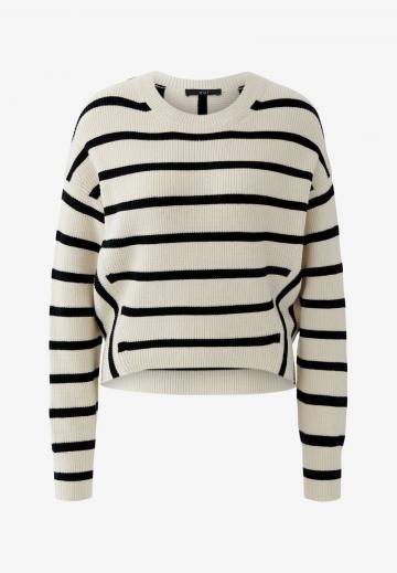 Пуловер в полоску