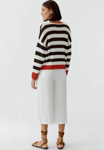 Пуловер в полоску
