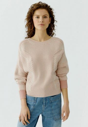 Пуловер в полоску