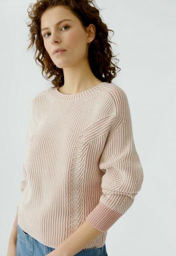 Пуловер в полоску