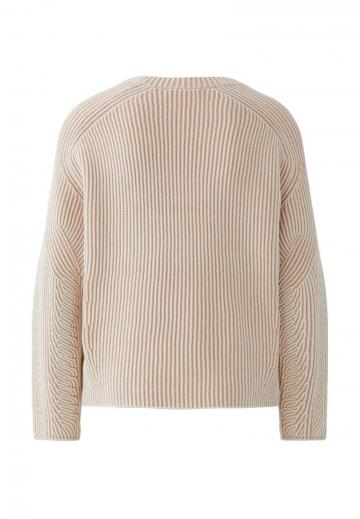 Пуловер в полоску