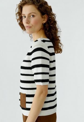 Пуловер в полоску