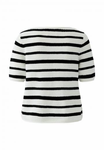 Пуловер в полоску