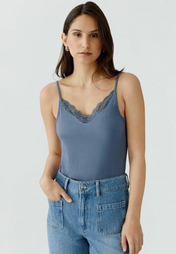 Топ на бретельках