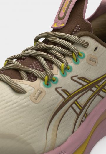 Беговые кроссовки