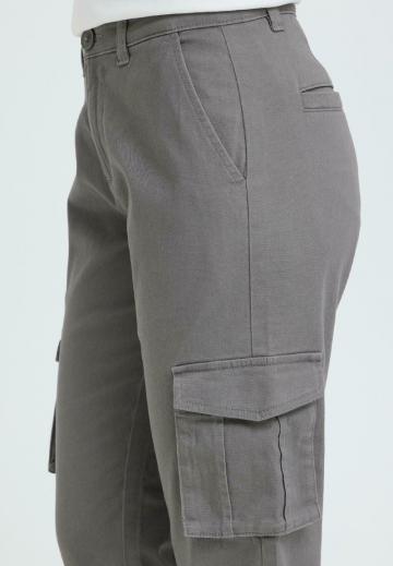 Брюки с накладными карманами