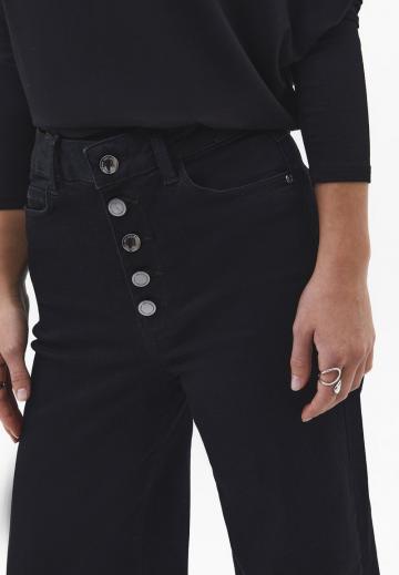 Клешеные джинсы