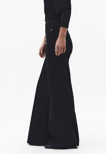 Клешеные джинсы