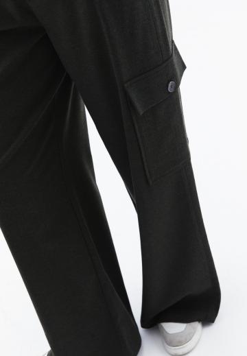 Брюки с накладными карманами