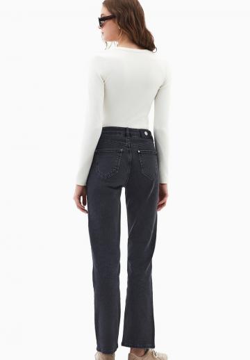 Прямые джинсы