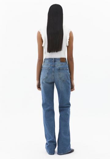 Прямые джинсы