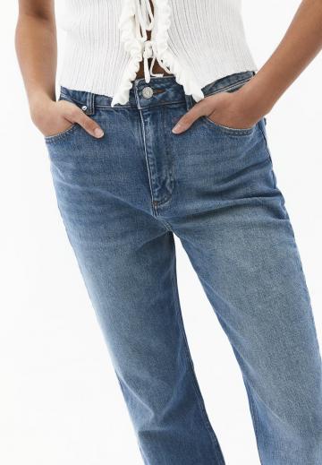 Прямые джинсы