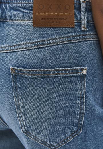 Прямые джинсы