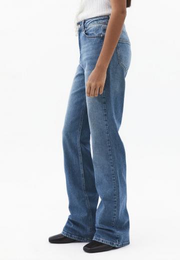 Прямые джинсы