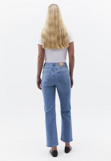 Прямые джинсы