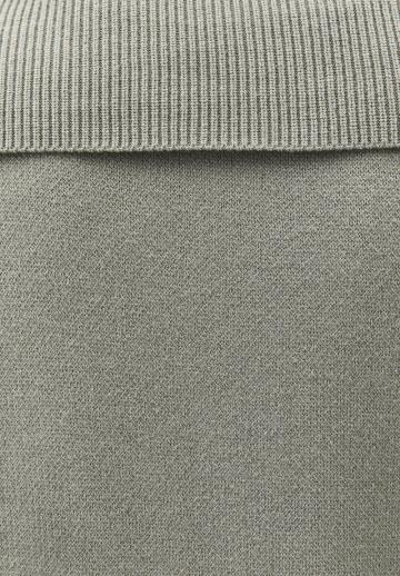 Пуловер с воротником поло