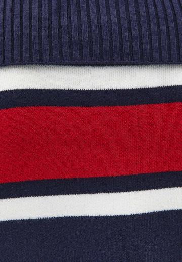 Пуловер в полоску