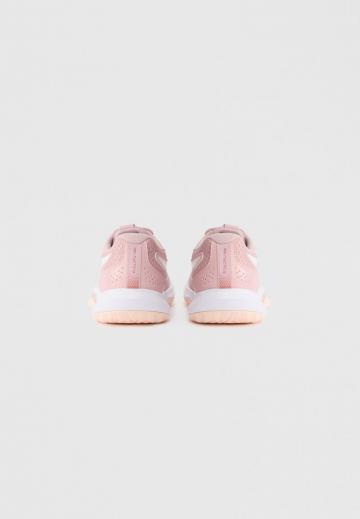 Кроссовки для зала