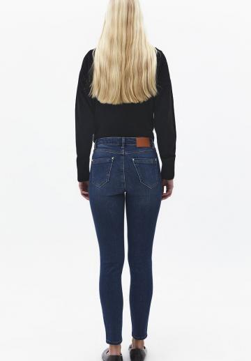 Узкие джинсы