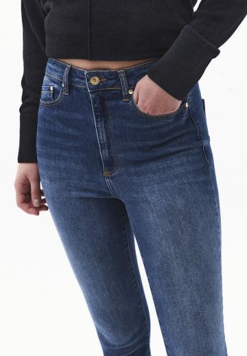 Узкие джинсы