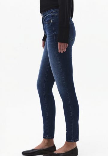 Узкие джинсы