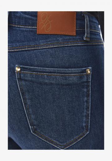 Узкие джинсы