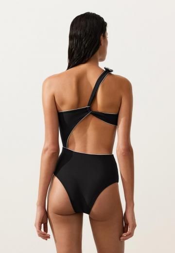 Слитный купальник