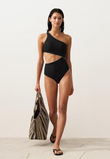 Слитный купальник