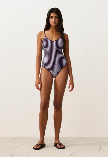 Слитный купальник