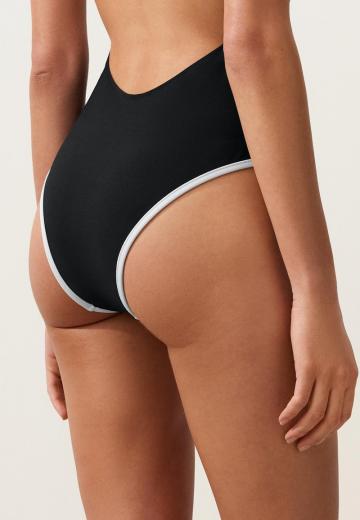 Слитный купальник