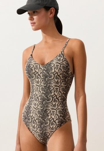 Слитный купальник