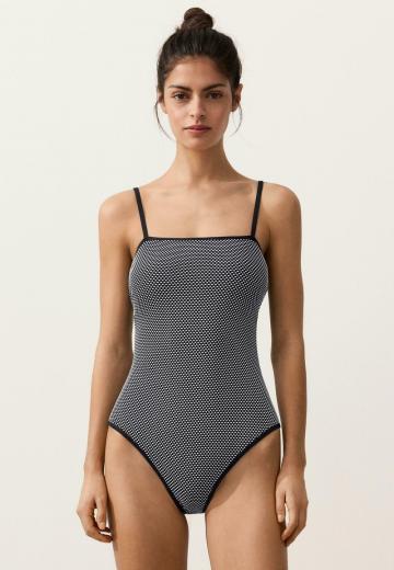 Слитный купальник