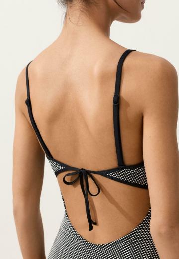 Слитный купальник