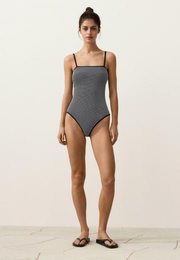 Слитный купальник