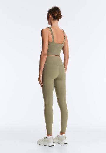 Спортивный топ