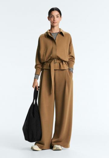 Куртка с накладнымит карманами