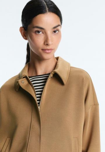 Куртка с накладнымит карманами