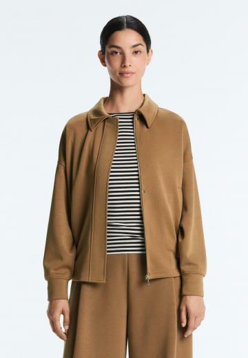 Куртка с накладнымит карманами