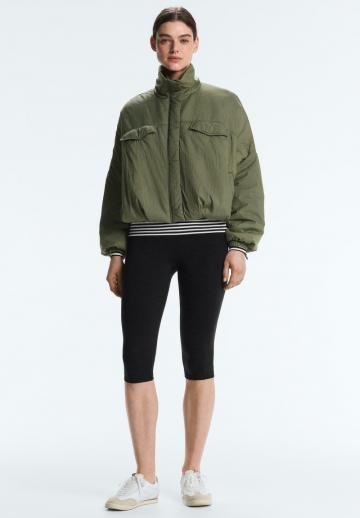 Куртка с накладнымит карманами