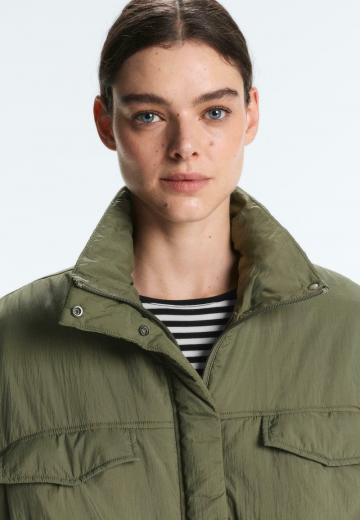 Куртка с накладнымит карманами