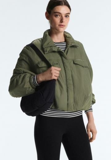 Куртка с накладнымит карманами