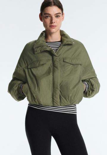 Куртка с накладнымит карманами