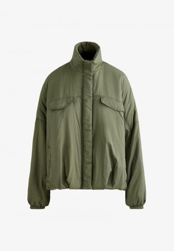 Куртка с накладнымит карманами