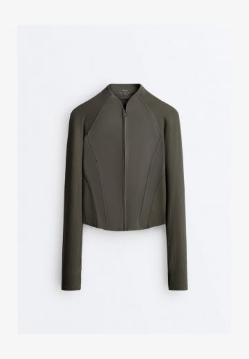 Спортивная куртка