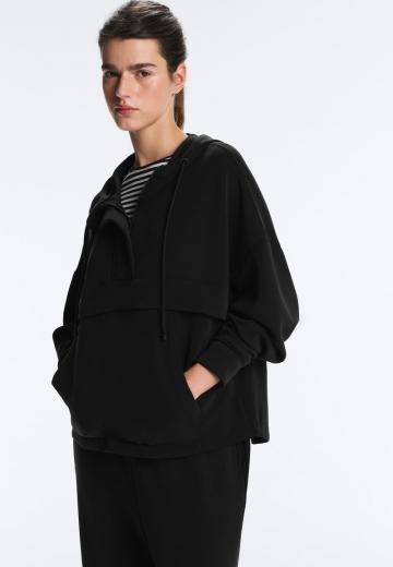 Пуловер с капюшоном