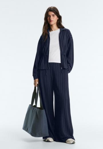 Спортивная толстовка