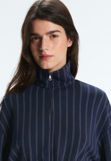 Спортивная толстовка