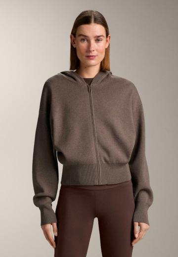 Спортивная толстовка