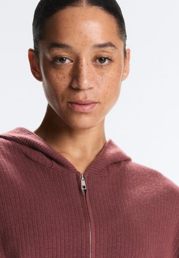 Спортивная толстовка