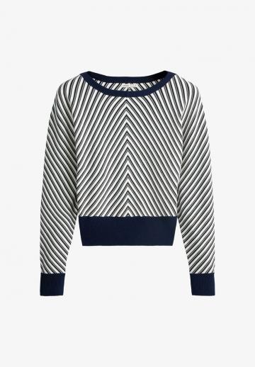 Пуловер в полоску